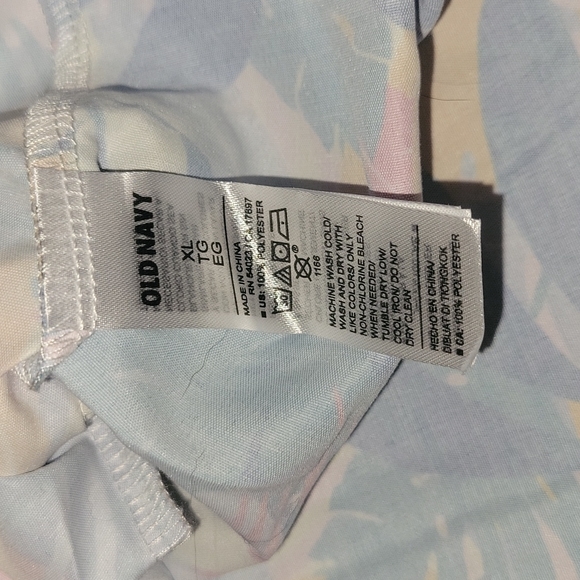 NWT | Old Navy Printed Resort Shirt | XL - Picture 6 of 8